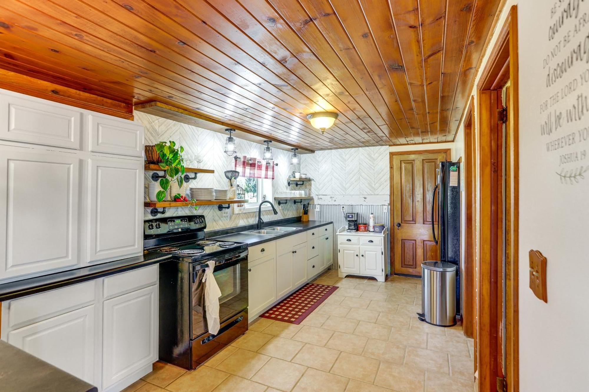 Quiet Shiloh Retreat With Spacious Yard And Fireplace! エクステリア 写真